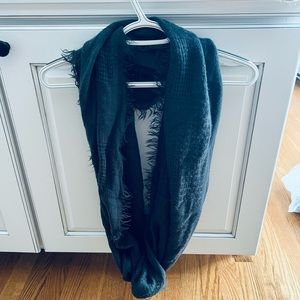 Woman’s adult scarf. Grey.